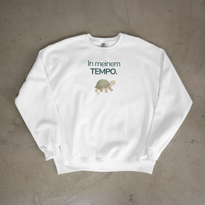 Weißes gefaltetes Kinder Sweatshirt mit Schildkrötenmotiv und Botschaft In meinem Tempo