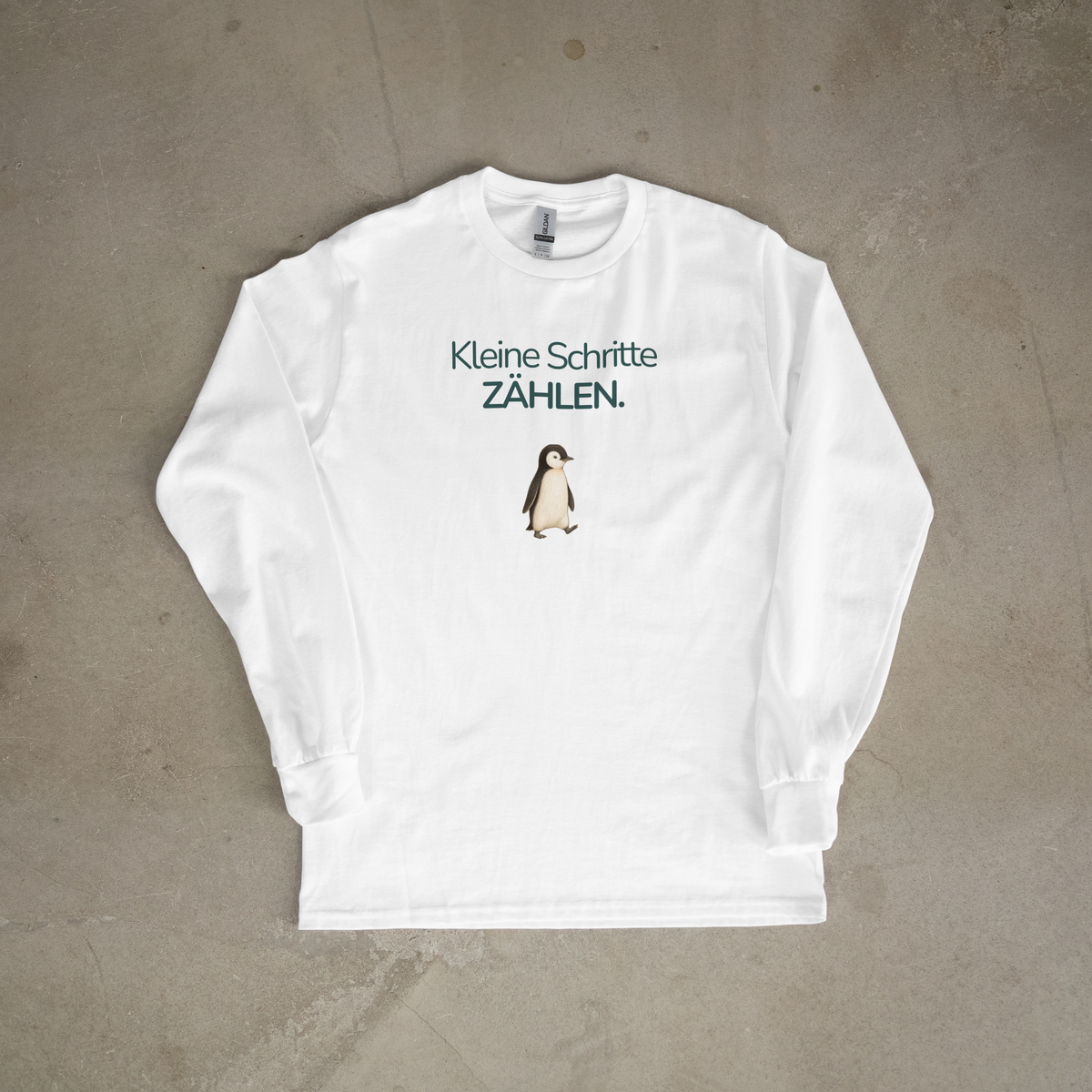Weißes gefaltetes Kinder Sweatshirt mit Pinguinmotiv und Botschaft Kleine Schritte zählen
