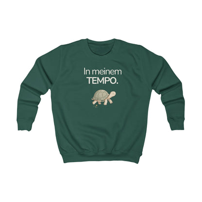 Dunkelgrünes Kinder Sweatshirt mit Schildkröte und Spruch In meinem Tempo